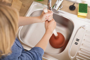 Những lưu ý giúp hạn chế cống nước nghẹt hiệu quả, an toàn