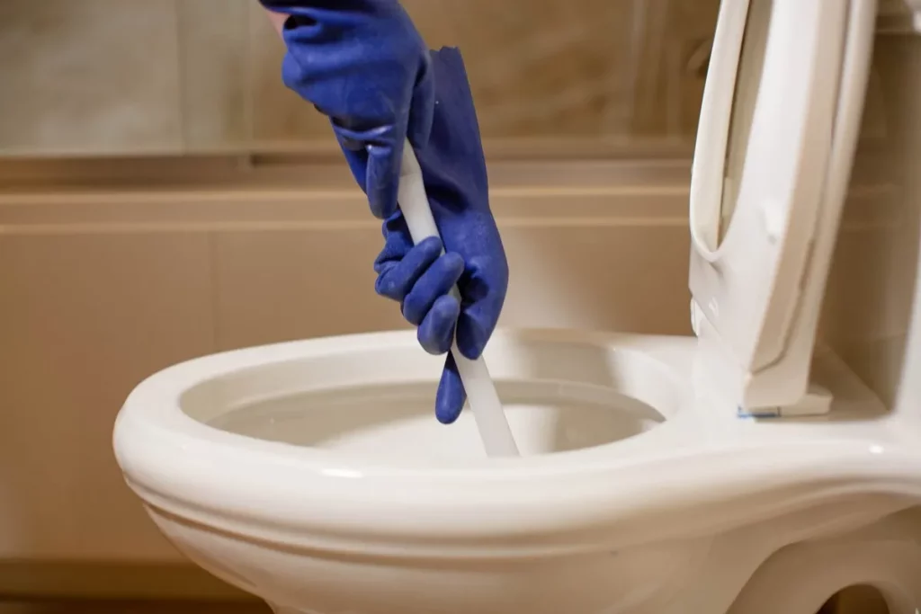 Lợi ích của việc sử dụng dịch vụ thông bồn cầu Thuận An