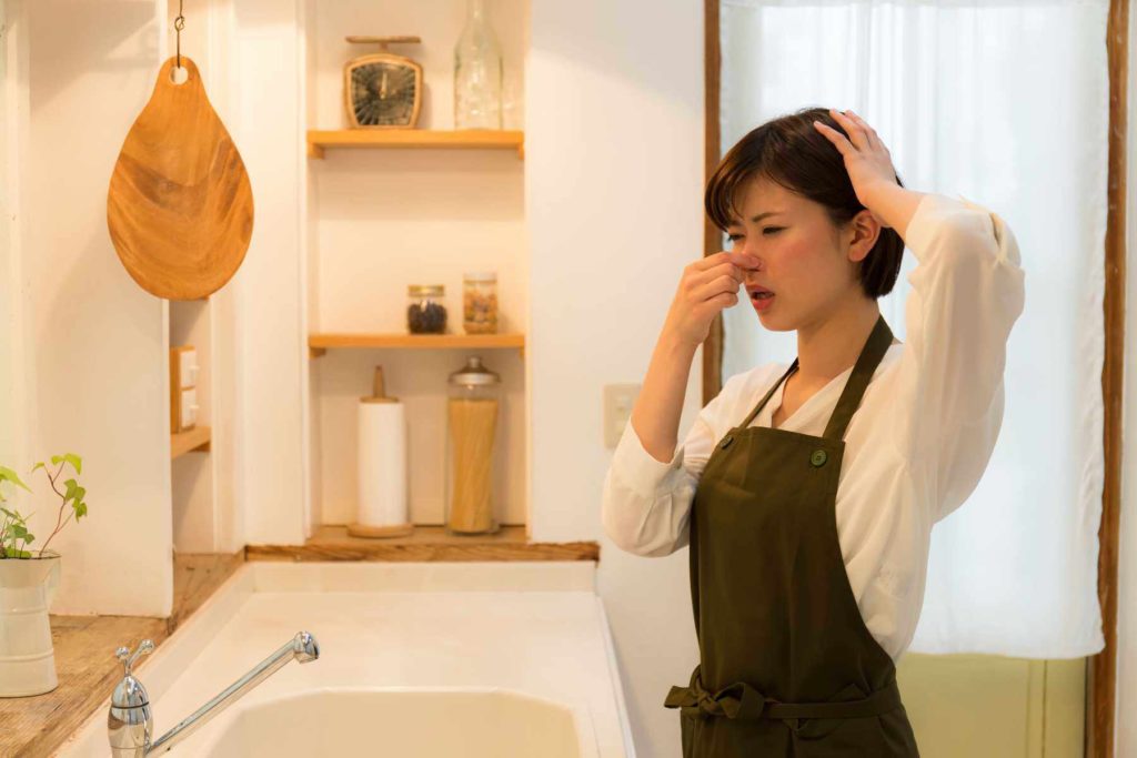 Nguyên nhân gây mùi hôi trong nhà vệ sinh